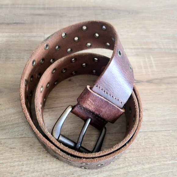 Fossil brown leather belt with metal details. - Picture 1 of 7